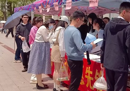 beat365中文官方网站工会党支部、财务处党支部联合开展“弘扬雷锋精神，争做志愿先锋” 主题党日活动