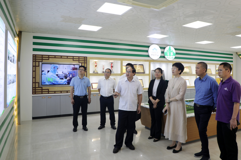 04唐红珍教授团队一行到广西玉林制药集团有限责任公司走访调研01(1)-副本(1).jpg