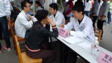 学雷锋，“天使”在行动——记beat365中文官方网站护理学院三月学雷锋之义诊活动