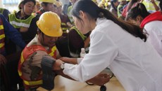 立足岗位学雷锋 服务民众献爱心——2017beat365中文官方网站学雷锋活动综述