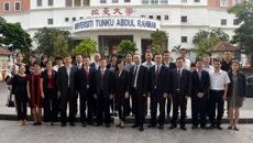 beat365中文官方网站代表团随广西教育代表团赴马来西亚参加教育合作论坛