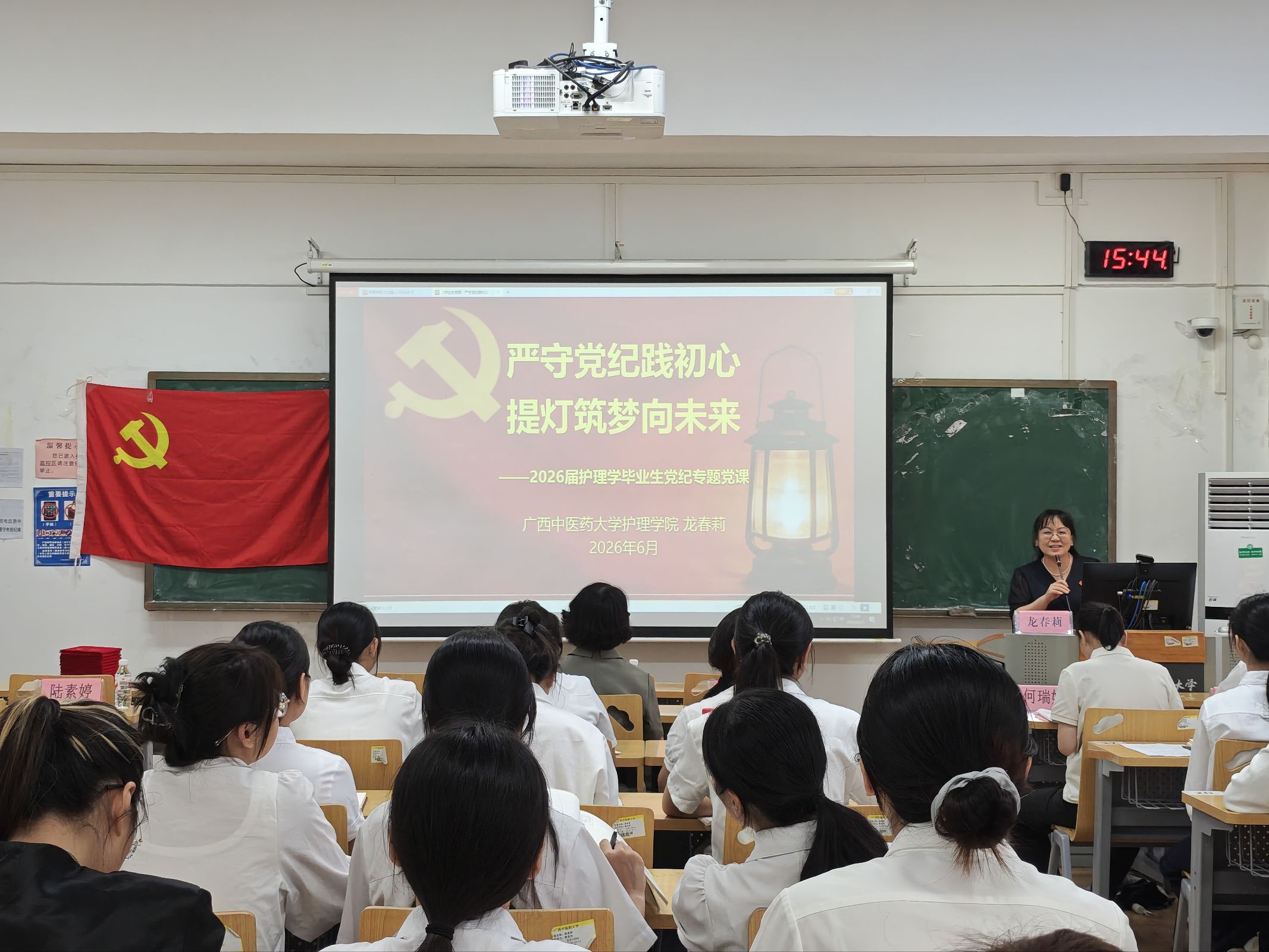 添加图片描述