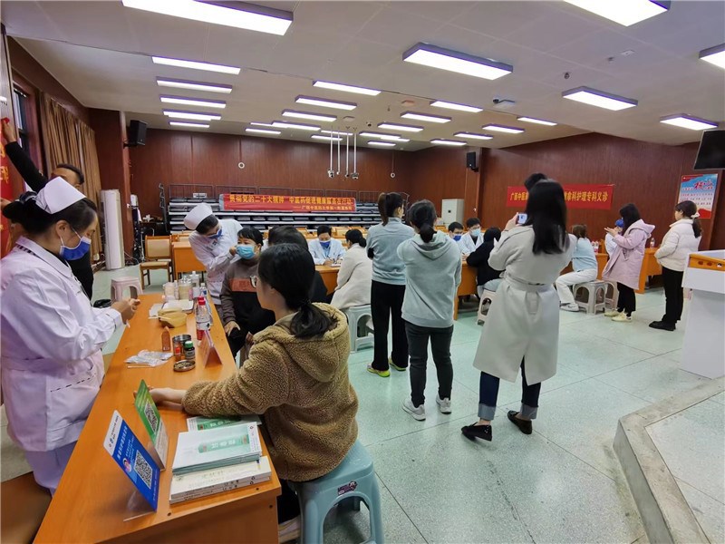 五象校区义诊现场