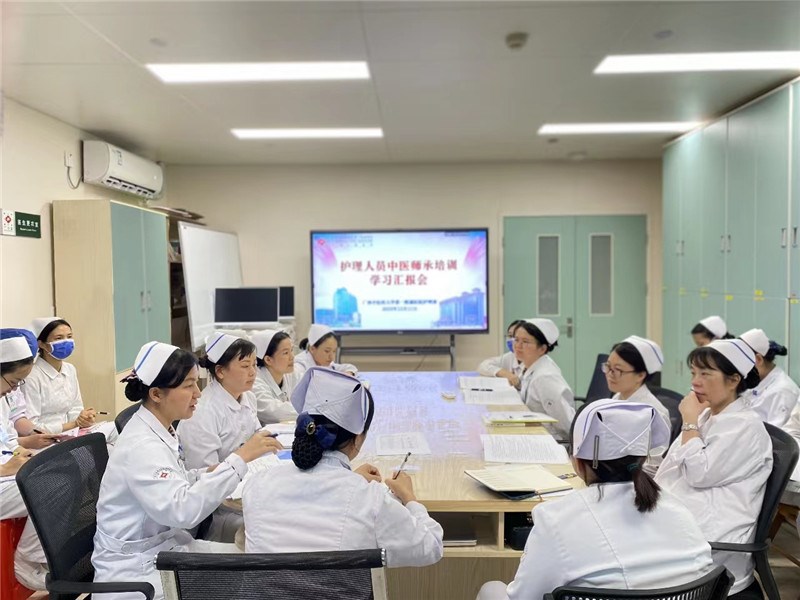 学员在学习汇报会上进行交流