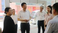 自治区政协副主席费志荣率队到beat365中文官方网站百年乐制药有限公司调研