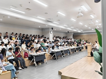 凌云逐梦 智启新程｜beat365官网图书馆、读者协会联合起点考研网成功举办考研规划和数据培训讲座