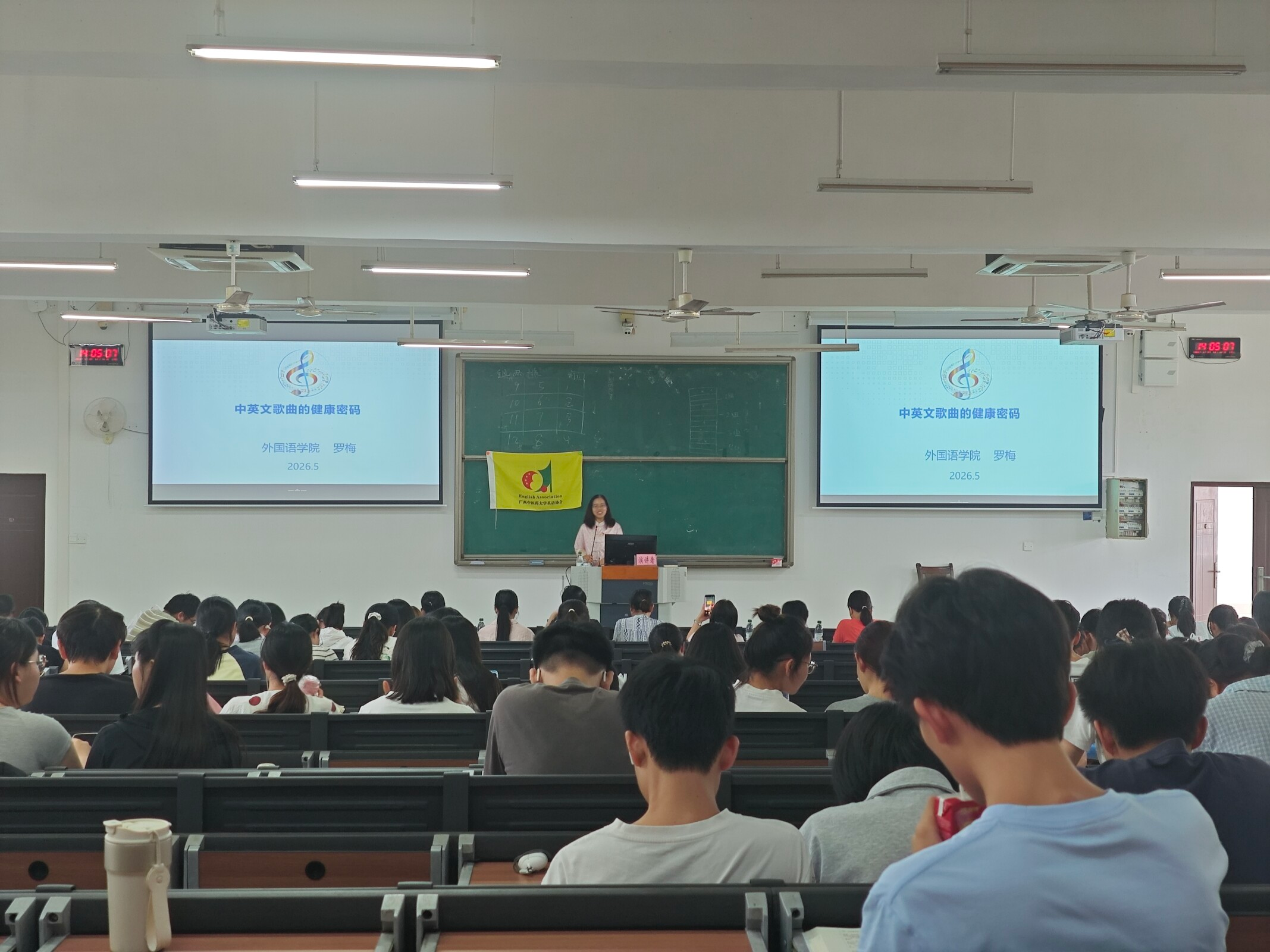 添加图片描述