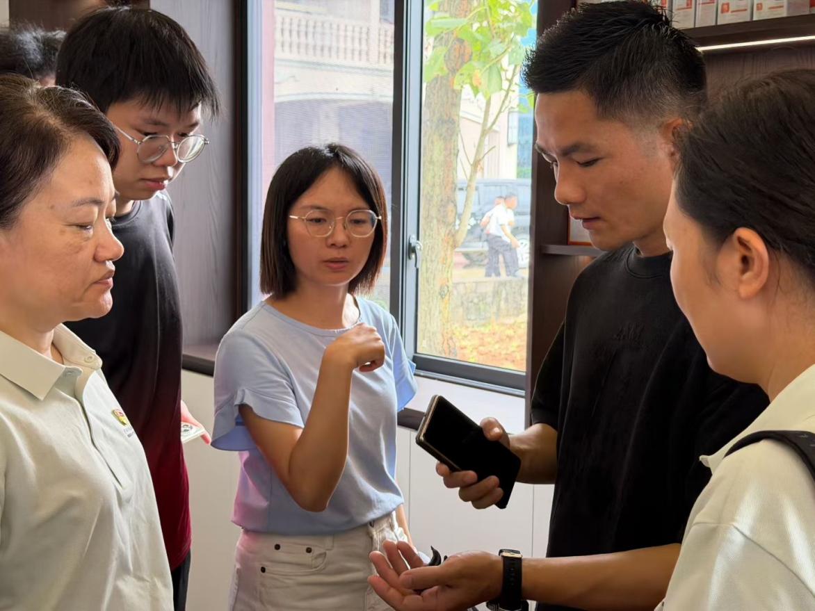 参观水蛭企业1