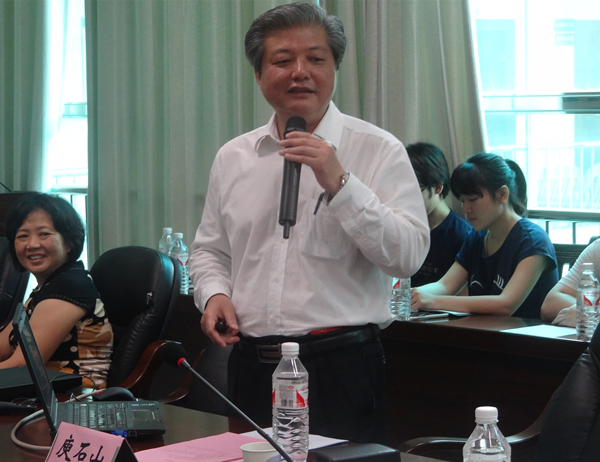2016年5月庾石山教授在beat365中文官方网站做专题讲座（题目：基于天然产物的新药发现）